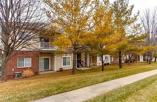 Move-in ready 3 bedroom, 2 bathroom Condo in Waukee! - 1720 Southeast LA Grant Parkway, Waukee, IA 50263