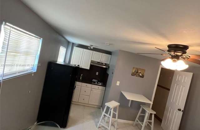 2446 Liberty St photos photos
