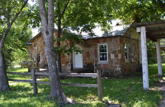 Charming 2 Bed/ 1 Bath Coming Soon!!! Gallery 4