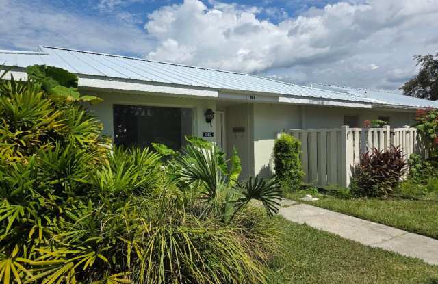 Waterfront 2 Bedroom, 2 Bath Condo with Dock Gallery 1