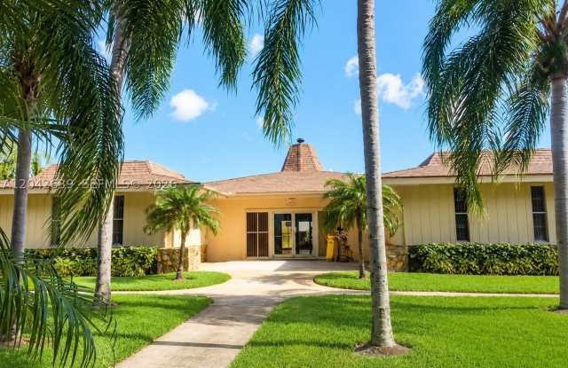 500 W Village Green Cir W photos photos