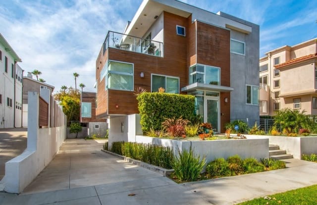 717 S BROADWAY - 717 South Broadway, Redondo Beach, CA 90277
