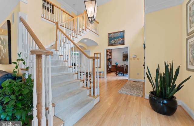 4304 LORCOM LN Gallery 3