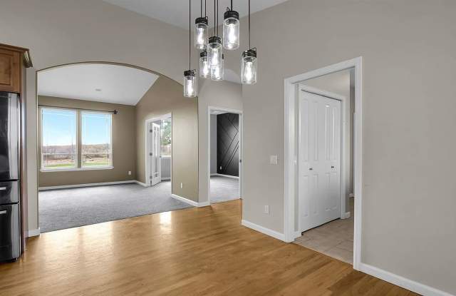 5 Bed 3 Bath Single Family Home in Stratford Road Estates!!! Gallery 4