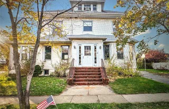 42 Vernon Avenue Gallery 1