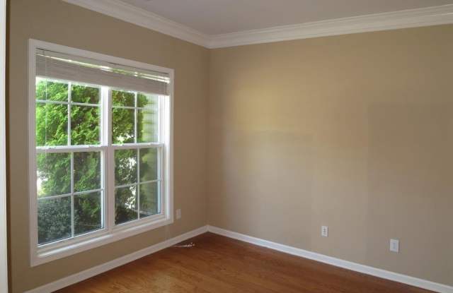 211 Chateau Place Gallery 3