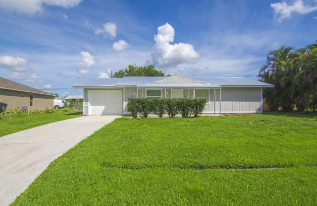 571 SW Comet Terrace photos photos