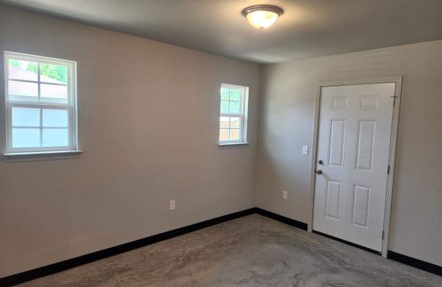 302 White Oak St Gallery 4