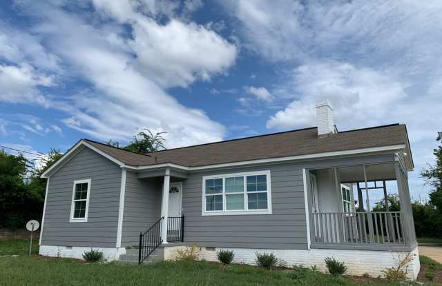 Cozy Charm Awaits at 727 23rd Avenue E – A Quaint 2-Bedroom Gem photos photos