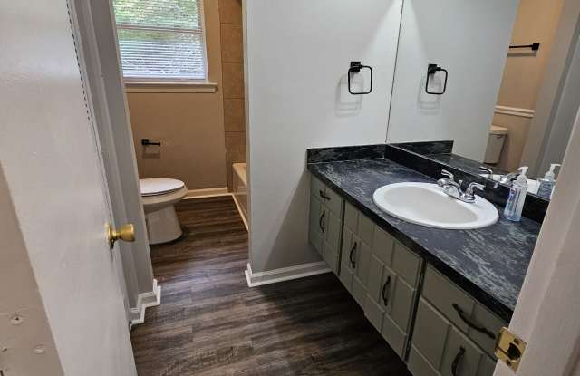 813 Gadd Road - B Gallery 4