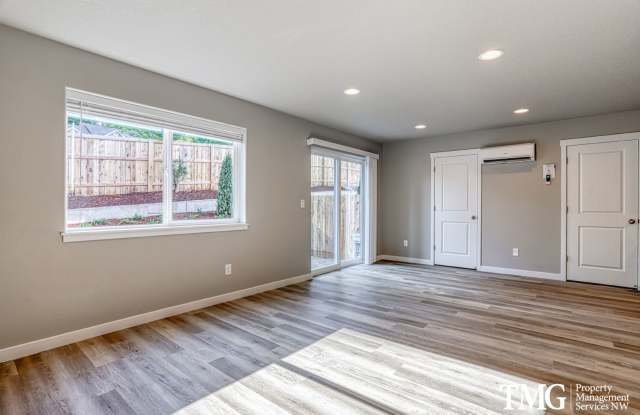 Newer Townhome in Minnehaha w/ 3 Bedroom 2.5 Bath! photos photos