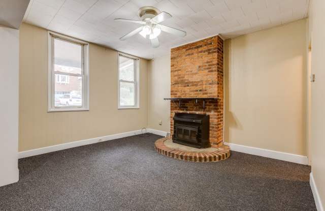 AVAILABLE MAY 2026 - Excellent Mt Washington Location w/ 2 Spacious Bedrooms  Garage! photos photos