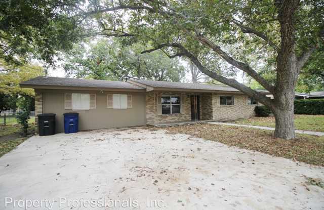 1236 RiverCrest - 1236 Rivercrest Drive, New Braunfels, TX 78130