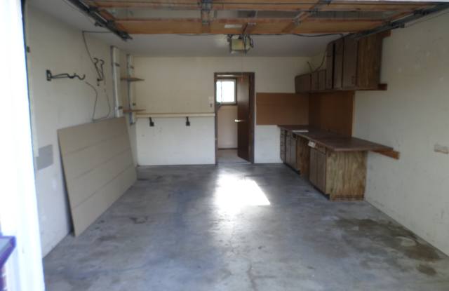 2 bedroom on quiet street! Gallery 3