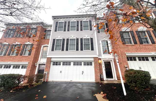 Moon Township - 3 Bedroom 2.5 Bathroom - Stunning Townhouse - 945 Montclair Drive, Allegheny County, PA 15108