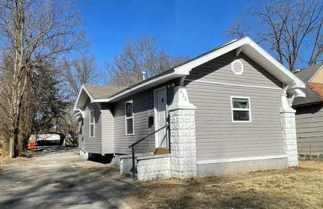 Gorgeous 3 Bedroom 2 Bath Home with a Large Backyard! photos photos