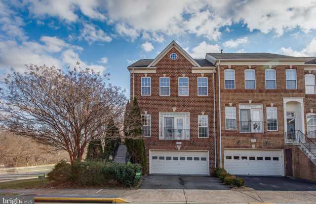 22000 AVONWORTH SQUARE photos photos