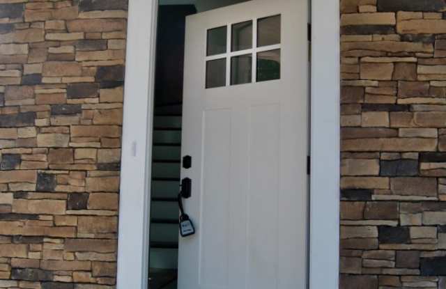 465 Oak Avenue Gallery 3