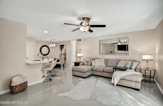 13715 RICHMOND PARK Drive N Gallery 4