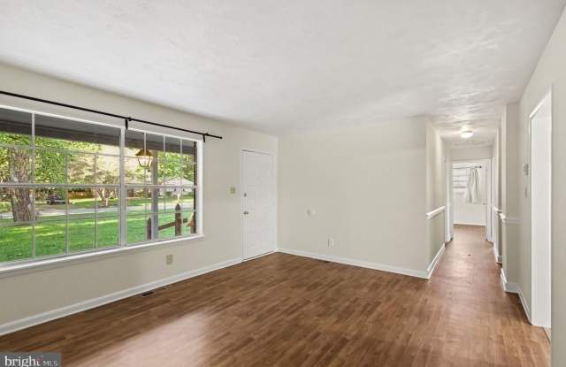 4435 WILLOW TREE Lane Gallery 3