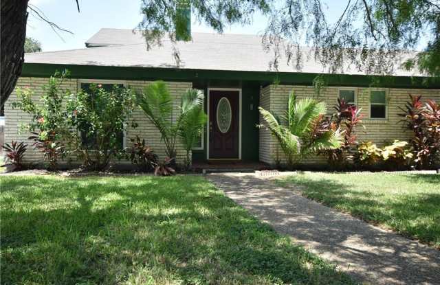 209 Llano Dr - 209 Llano Drive, Portland, TX 78374
