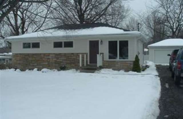 RENTAL AVAILABLE! - 3338 Draper Street Southeast, Bolindale, OH 44484