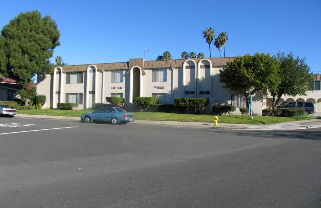Mid Town Ventura 2 Bedroom 2 Bath Upstairs Corner Unit Apartment photos photos