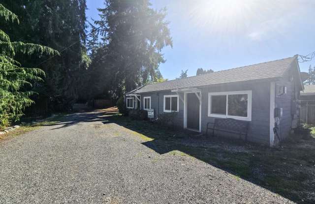 Charming Studio - 10707 State Avenue, Marysville, WA 98271