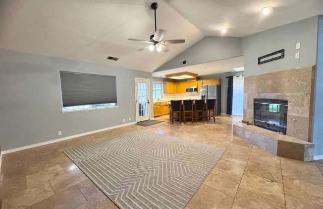 Available NOW - Move In Special! - Spacious Home near Enloe & Downtown Chico Gallery 4