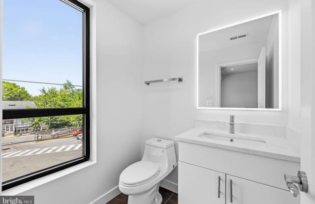 2534 ELVANS Road SE Gallery 2