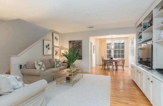 Garden District 2-Bedroom Condo with Private Patio - 1312 Drehr Avenue, Baton Rouge, LA 70806