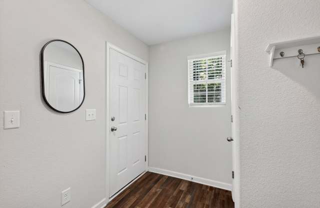 3BR Cul-de-Sac Townhome in Franklinton! Gallery 4