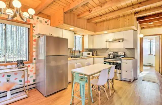 Charming 3BR House in Tobyhanna photos photos
