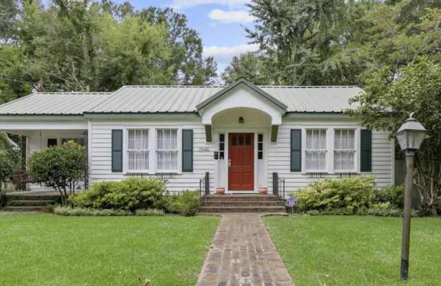 3545 Northview Dr photos photos