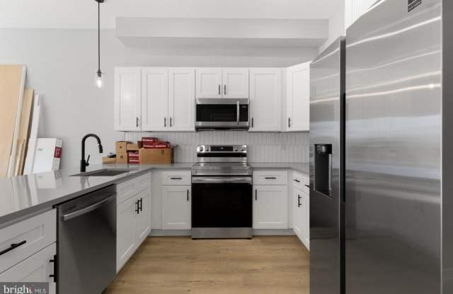 919 N 15TH Street unit: 2 photos photos