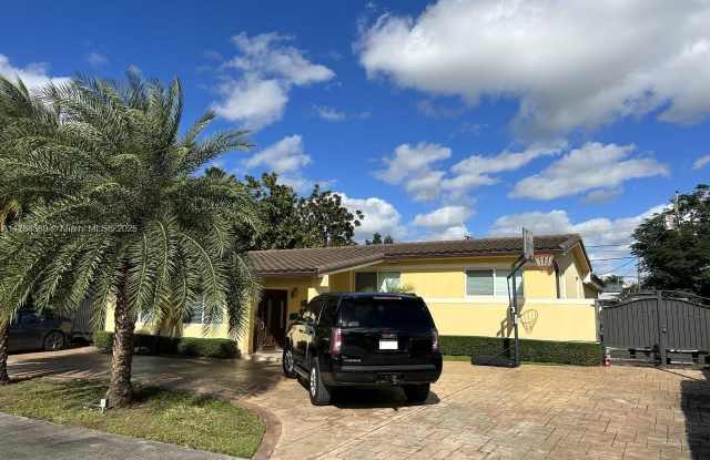 7885 SW 17th St photos photos