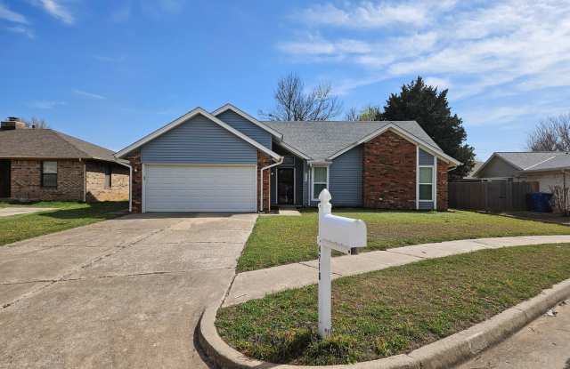 (3) Bed/(2) Bath in NW Norman Avail NOW! photos photos