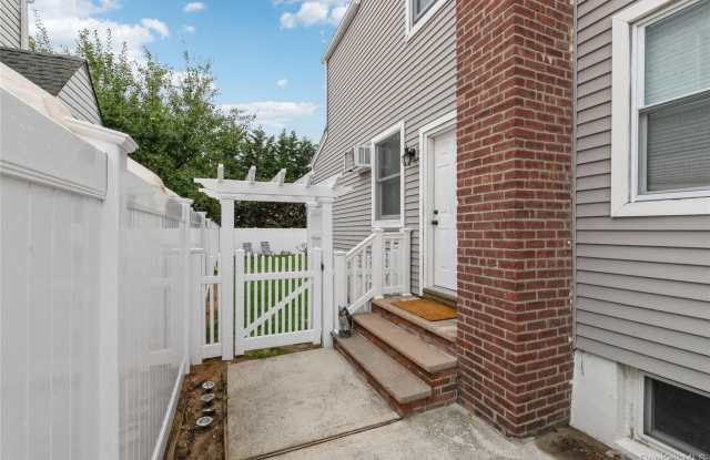 11 Deauville Parkway Gallery 2