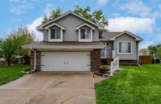 Bright  Airy Tri-Level With Finished Basement  Fantastic Outdoor Space!! photos photos