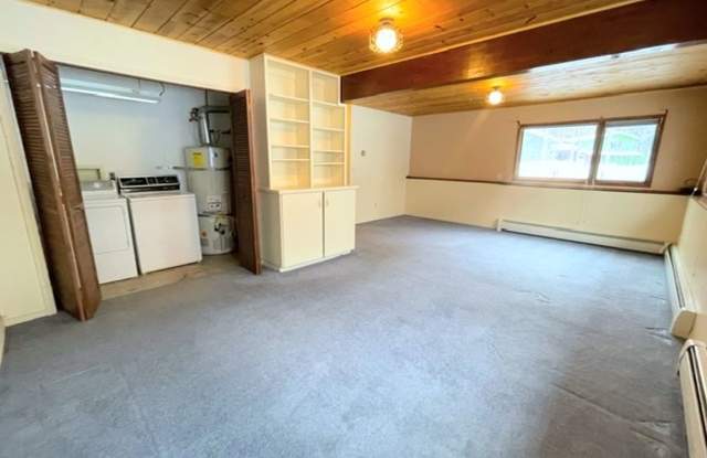 East Anchorage Four Bedroom Home with Bonus/Family Room, Fireplace, and Attached Garage Gallery 3