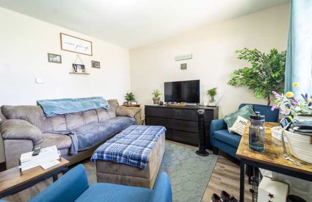 204 4th Avenue - 2 photos photos