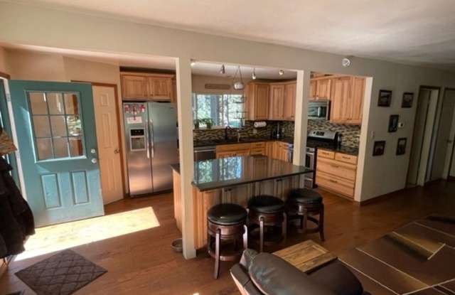 Charming pet friendly home available for a Seasonal lease 3-6 months starting Nov. 15th- May 1st! Gallery 3