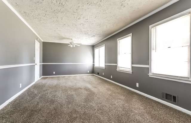 1185 Sheppard Place Gallery 2