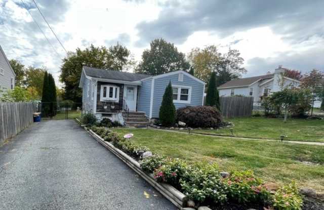 39 Chesapeake Ave photos photos