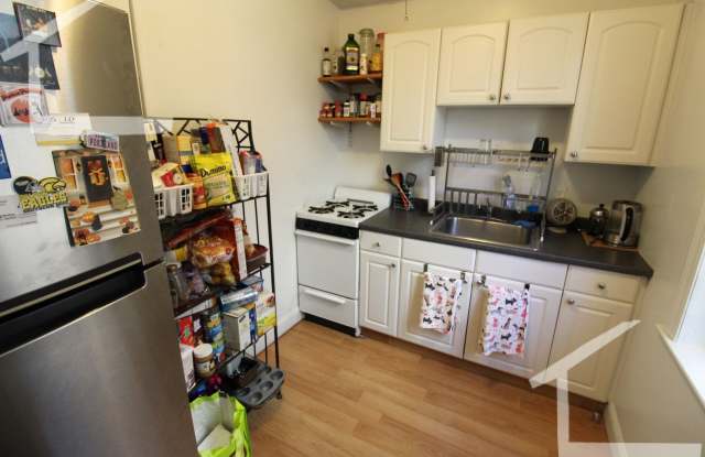 Charming 2 Bedroom--No Broker Fee Gallery 4