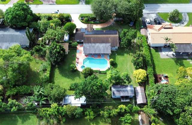 10965 SW 116th St - 10965 Southwest 116th Street, Kendall, FL 33176