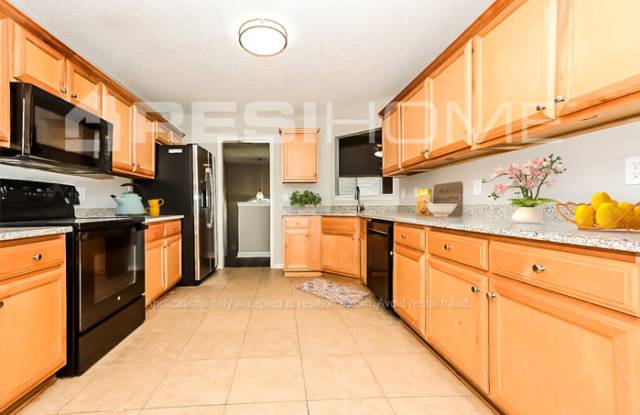 8272 Parkwood Place Gallery 4