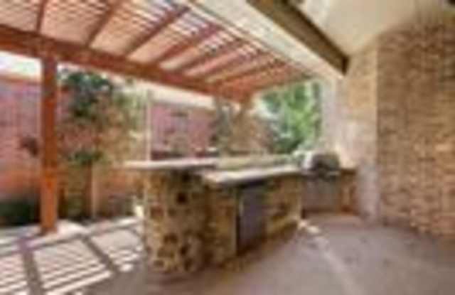 5590 Braemar Drive Gallery 3