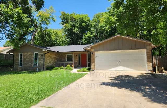 2010 E Foster Dr - 2010 East Foster Drive, Ada, OK 74820