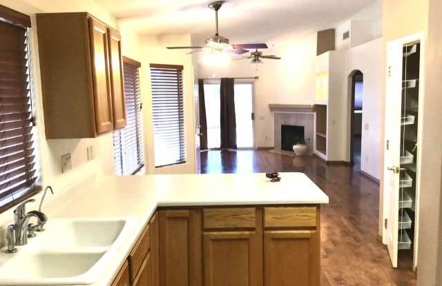 Nice 3Bdrm & 2b home in The Upper Bluffs Gallery 4